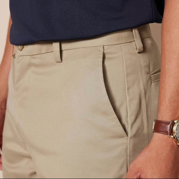 NEW Mens Classic Fit Wrinkle Free Beige Shorts Size‎ 38 - Picture 3 of 7